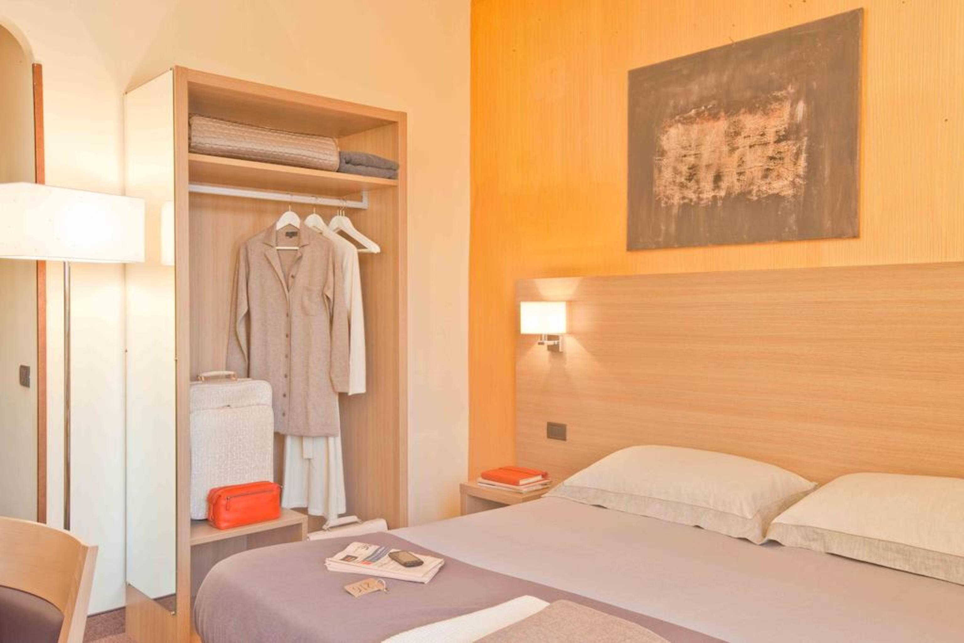 Hotel First Calenzano Phòng bức ảnh