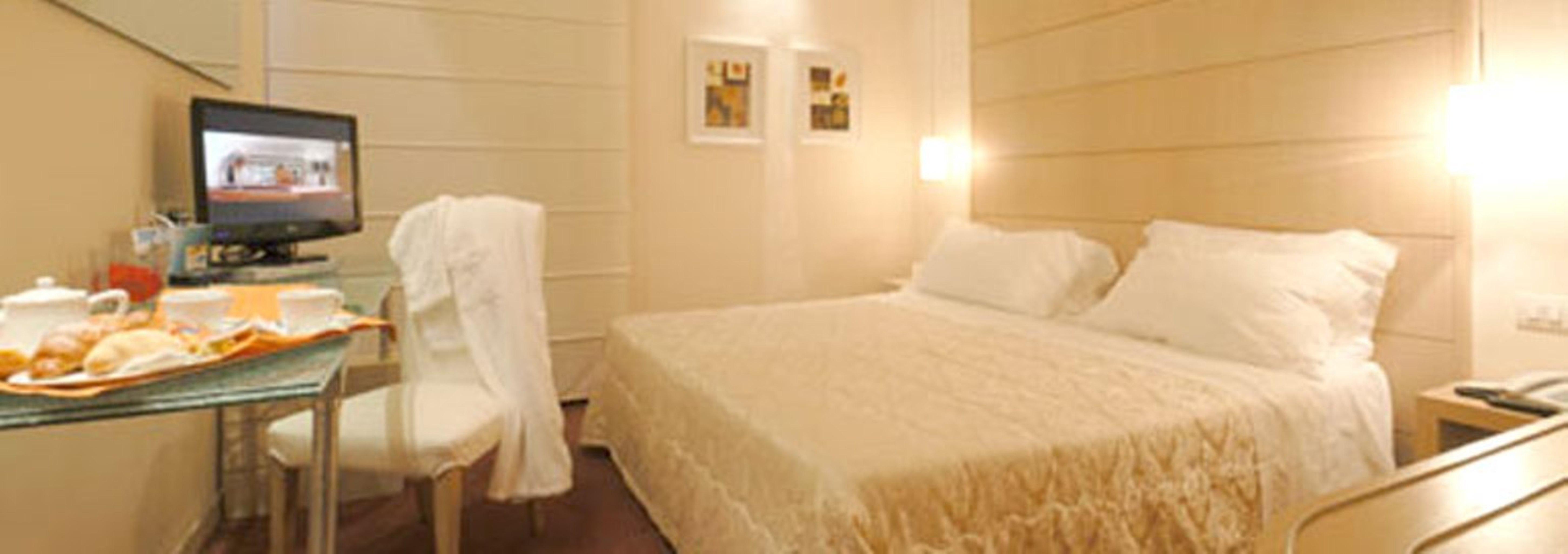 Hotel First Calenzano Ngoại thất bức ảnh