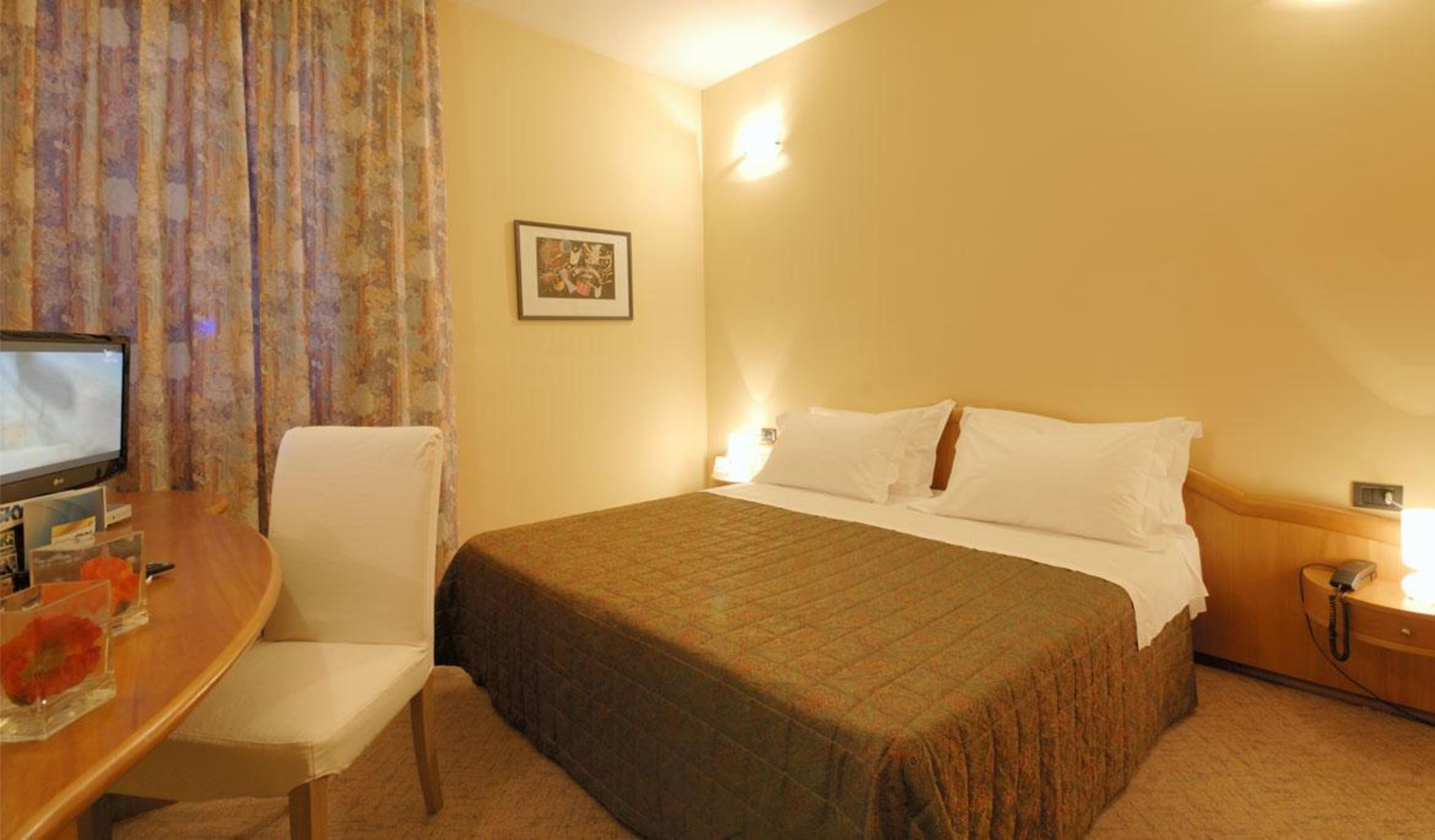 Hotel First Calenzano Ngoại thất bức ảnh